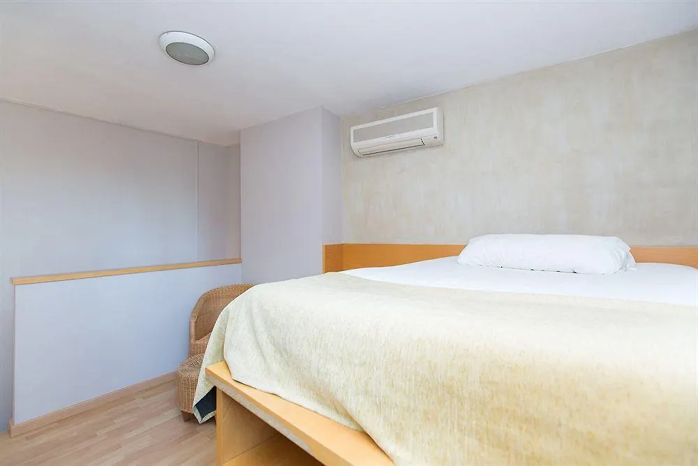 ברצלונה Ainb Born Tiradors Apartments