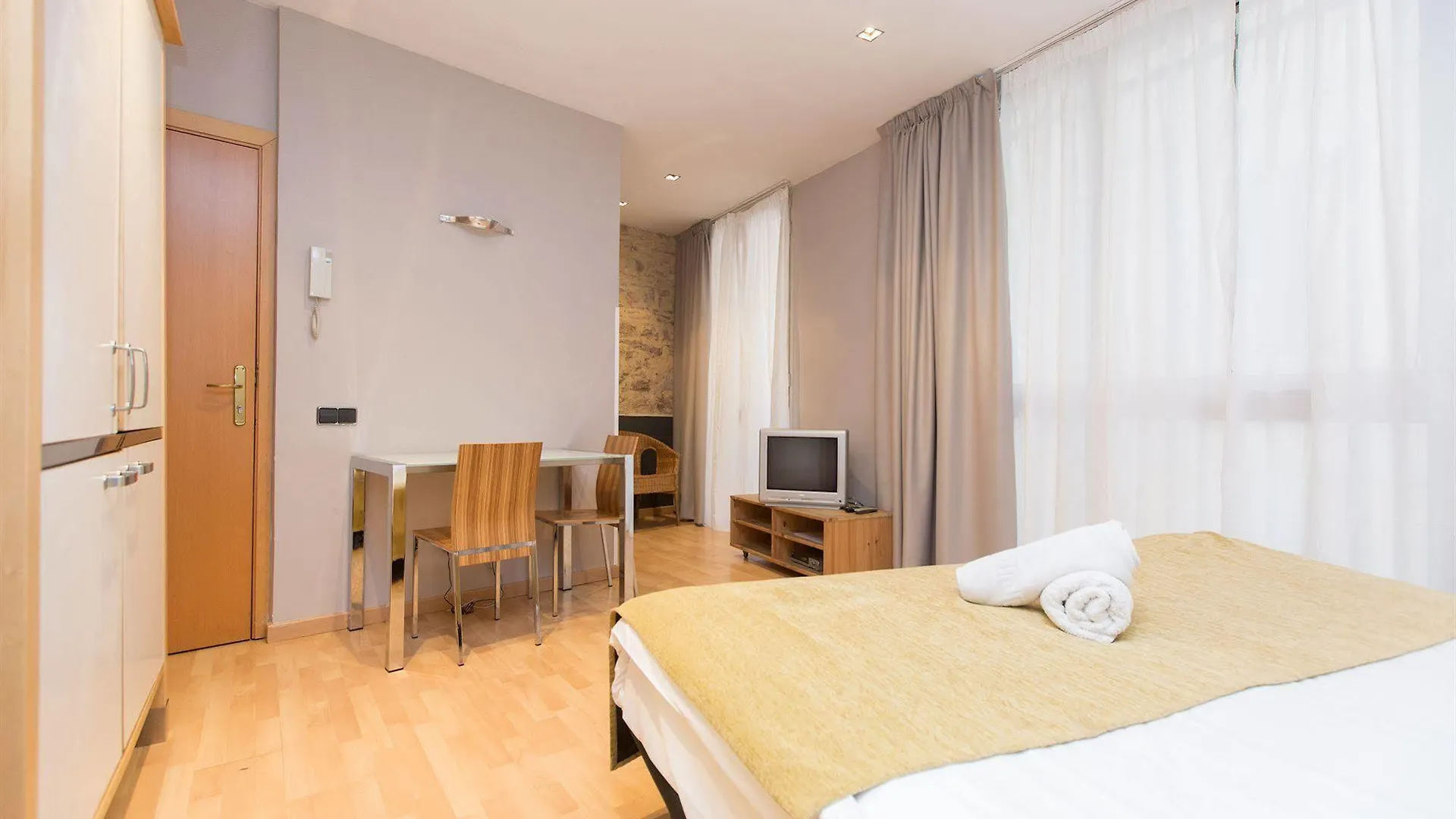 ברצלונה Ainb Born Tiradors Apartments 0*,
